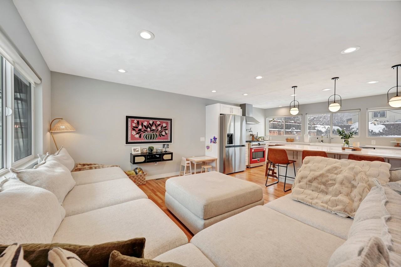 6526 S Elizabeth Way - Photo 2 of 19