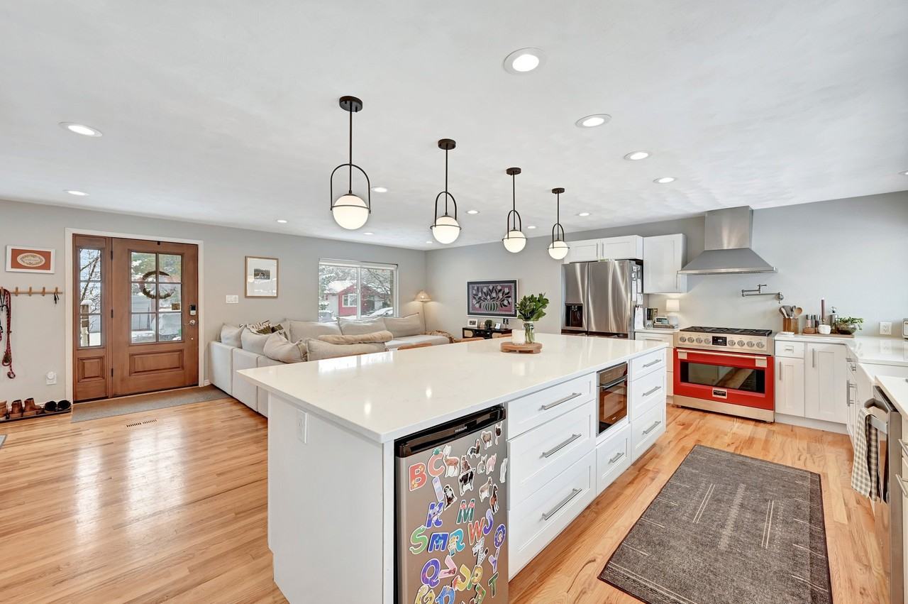 6526 S Elizabeth Way - Photo 3 of 19