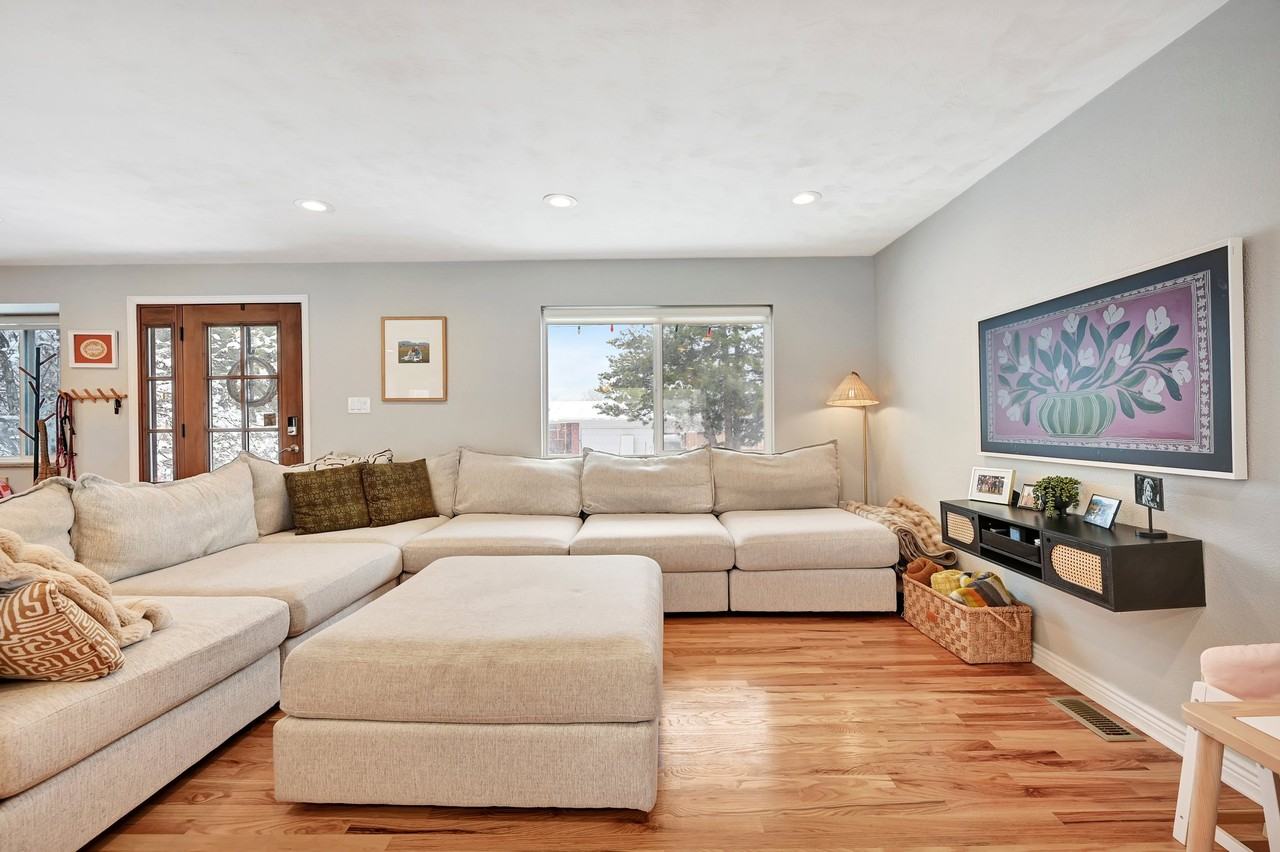 6526 S Elizabeth Way - Photo 5 of 19