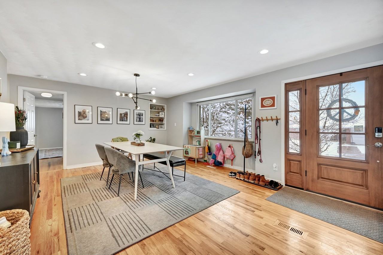 6526 S Elizabeth Way - Photo 7 of 19