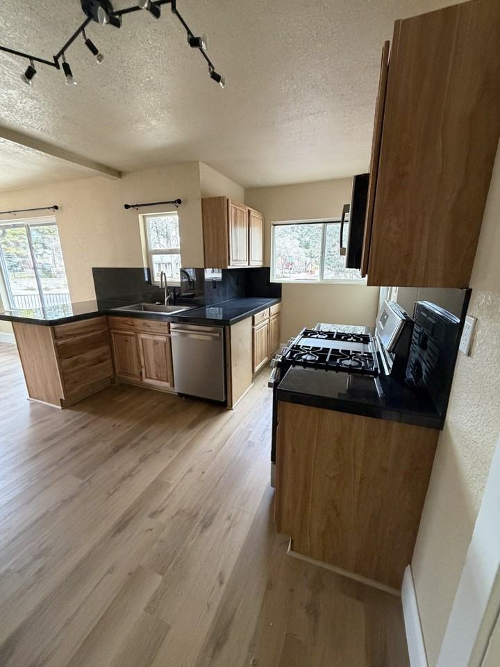 703 Country Club Dr - Photo 5 of 11