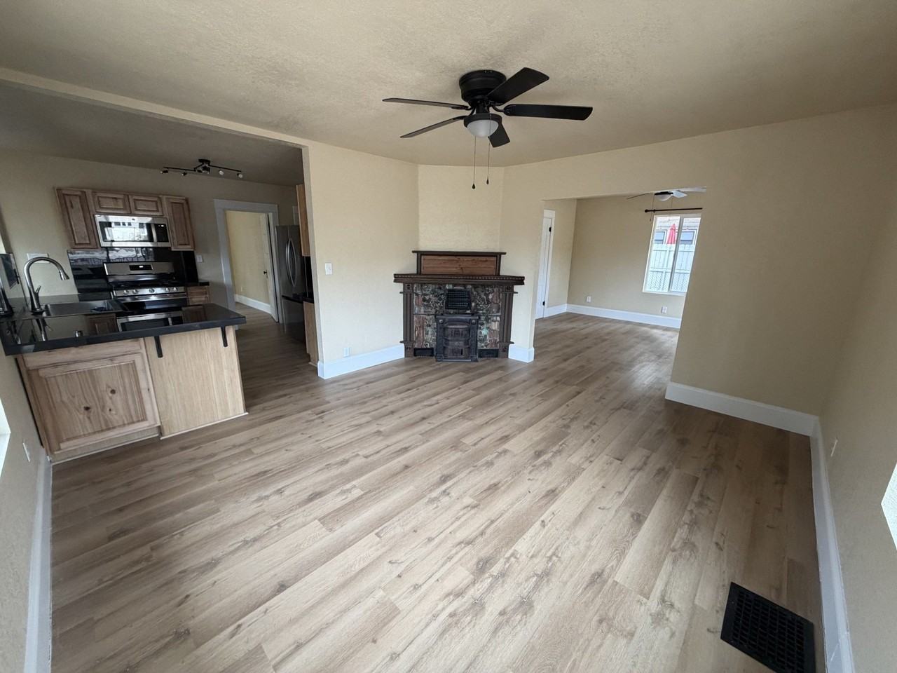 703 Country Club Dr - Photo 6 of 11