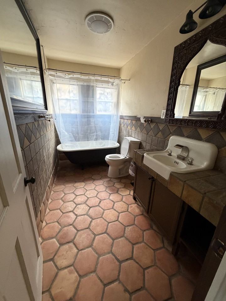 703 Country Club Dr - Photo 7 of 11