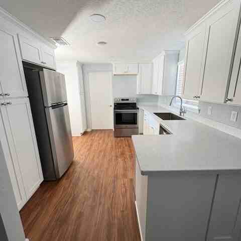 733 Oleander Dr Se - Photo 2 of 17