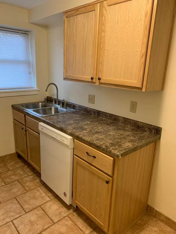 859 Saint Paul Ave #9 - Photo 4 of 15