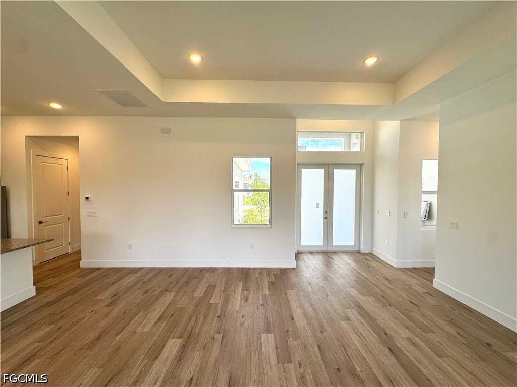 2914 Sw 5th St - Photo 3 of 27