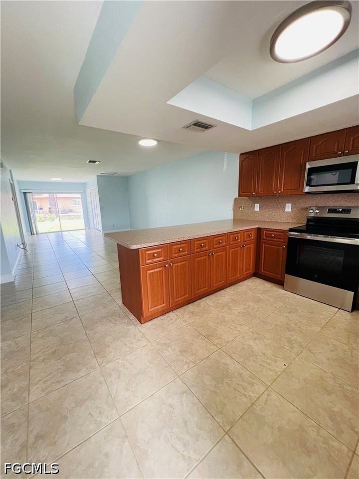 1406 Se 2nd Pl #1 - Photo 4 of 17