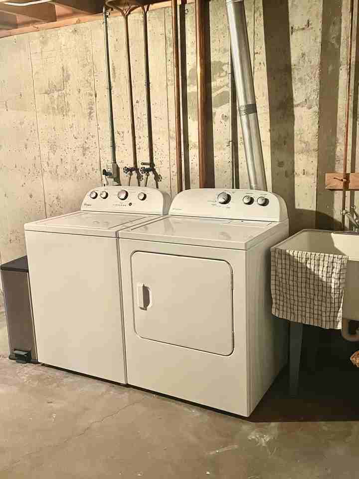 1304 Luke St - Photo 4 of 10