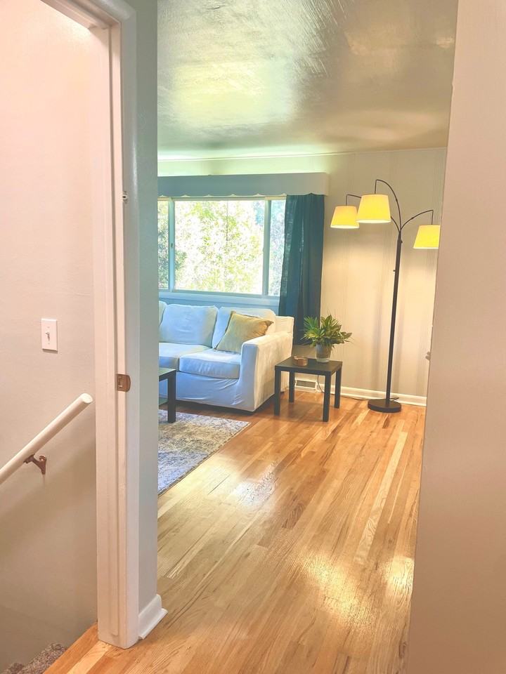 1304 Luke St - Photo 7 of 10