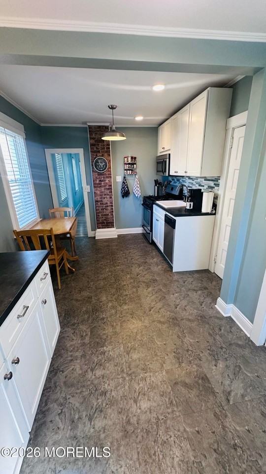 402 Maple Dr - Photo 5 of 15