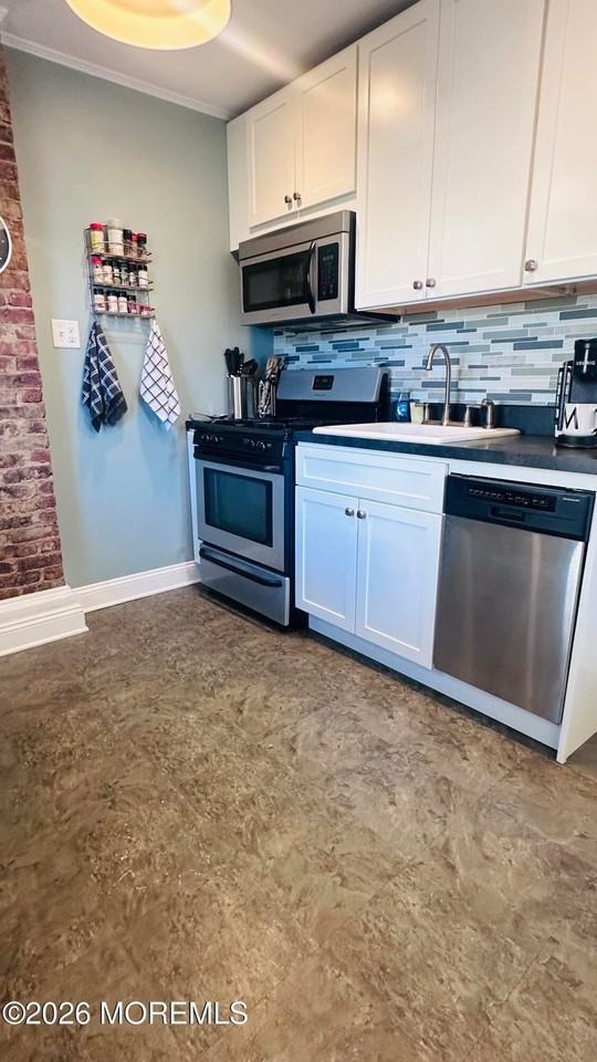 402 Maple Dr - Photo 6 of 15