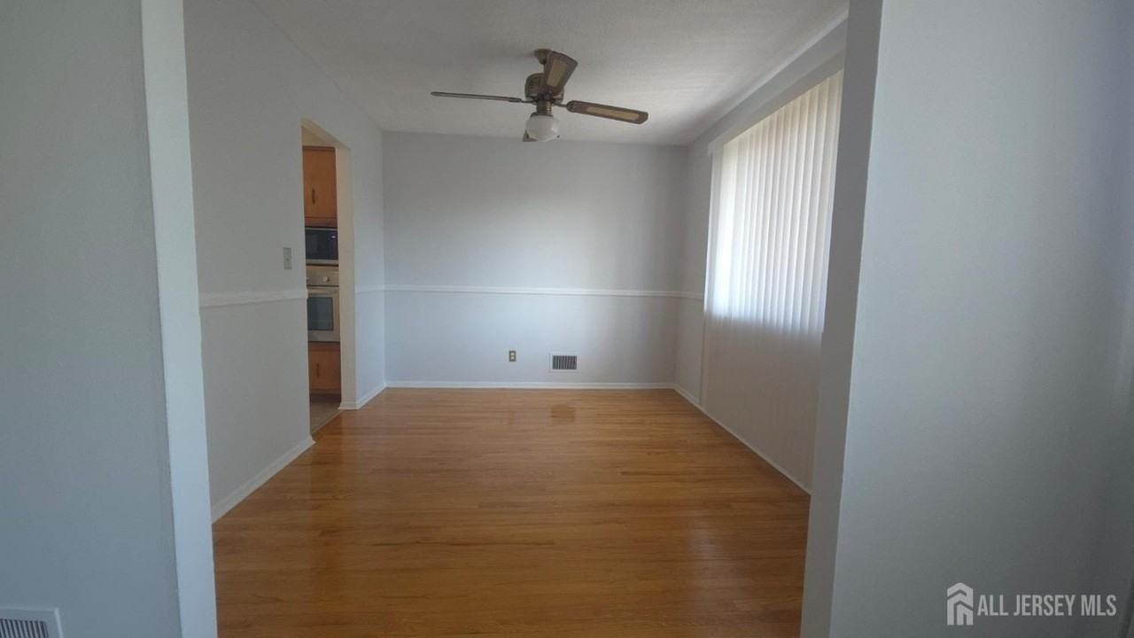 89 Van Buren Ave #2 - Photo 5 of 9