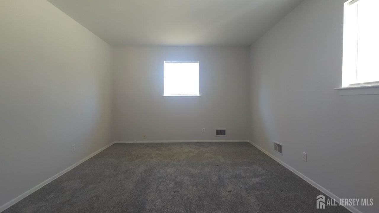 89 Van Buren Ave #2 - Photo 6 of 9