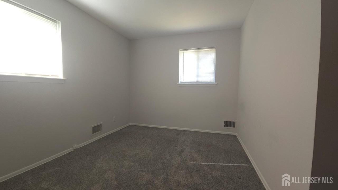 89 Van Buren Ave #2 - Photo 7 of 9