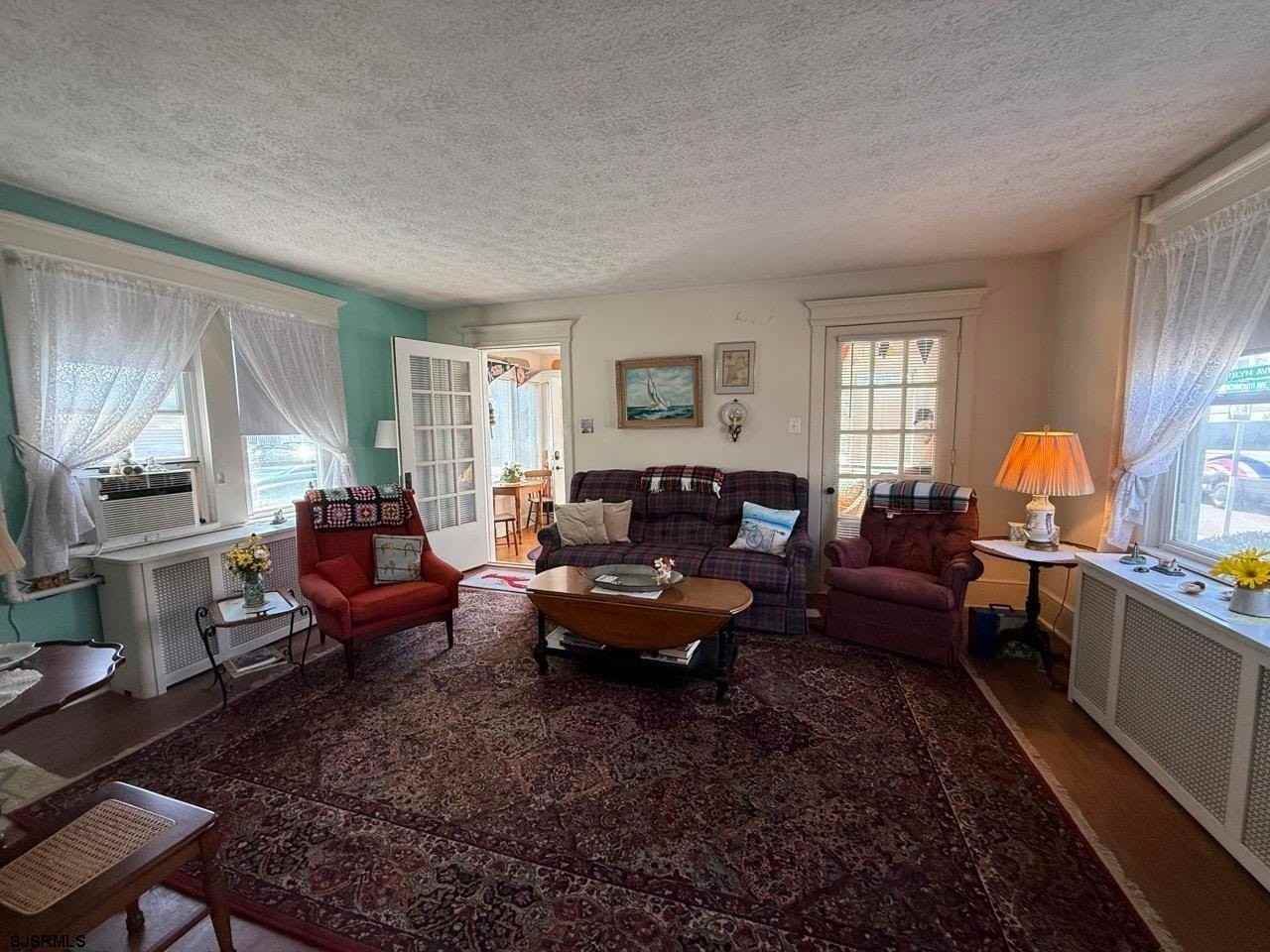 135 N Avolyn Ave - Photo 4 of 15