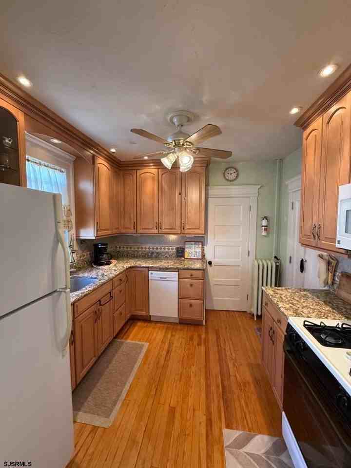 135 N Avolyn Ave - Photo 6 of 15