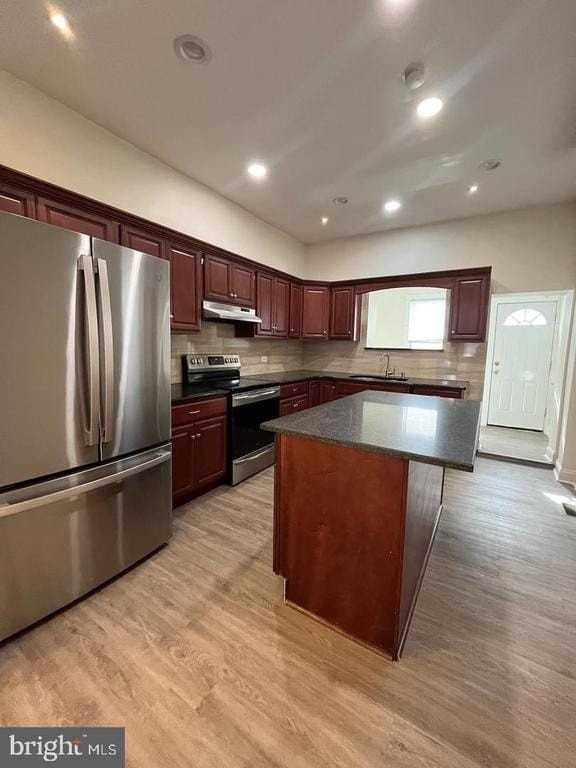 2430 Carpenter St - Photo 2 of 24