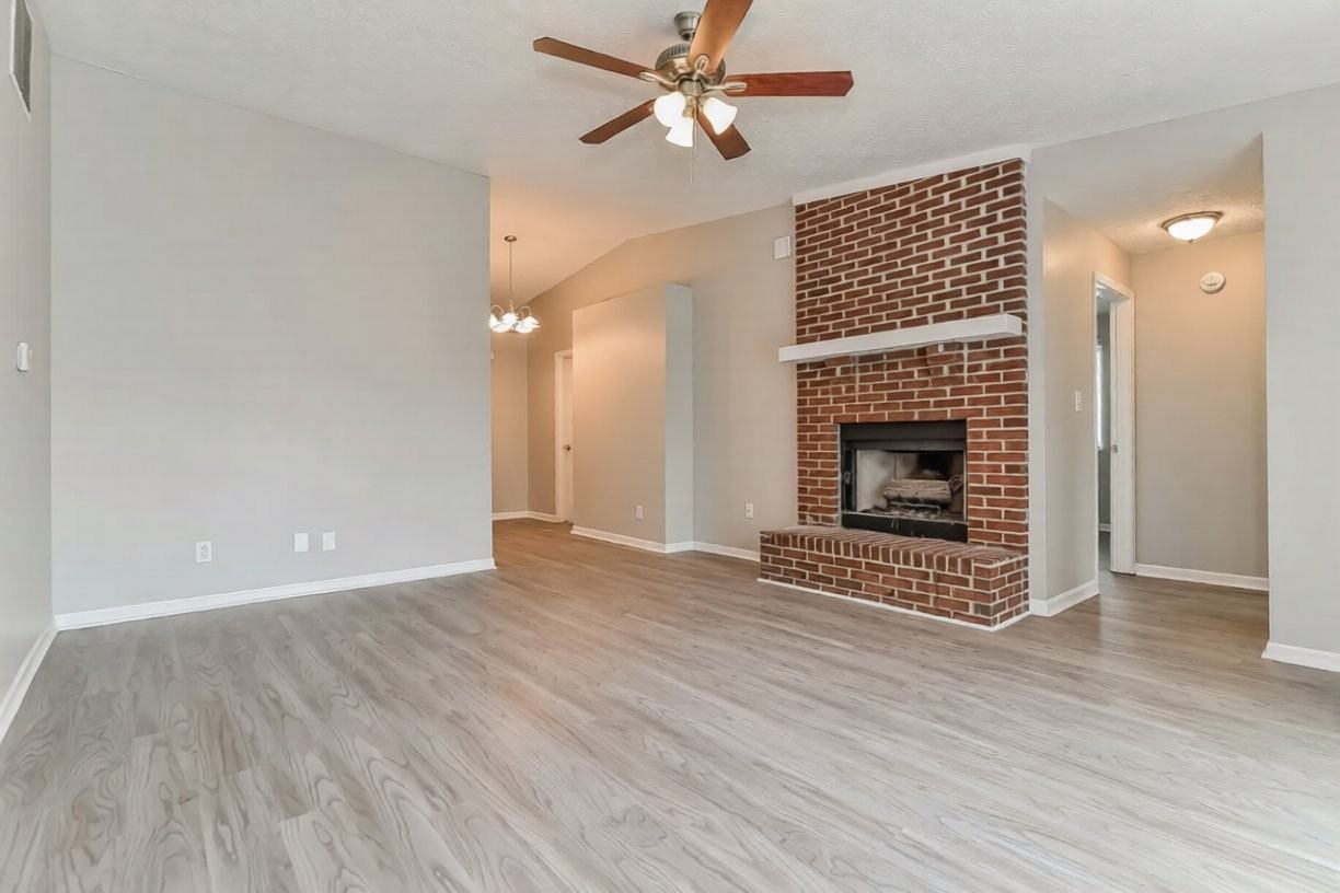 1825 Keystone Lakes Dr - Photo 3 of 11