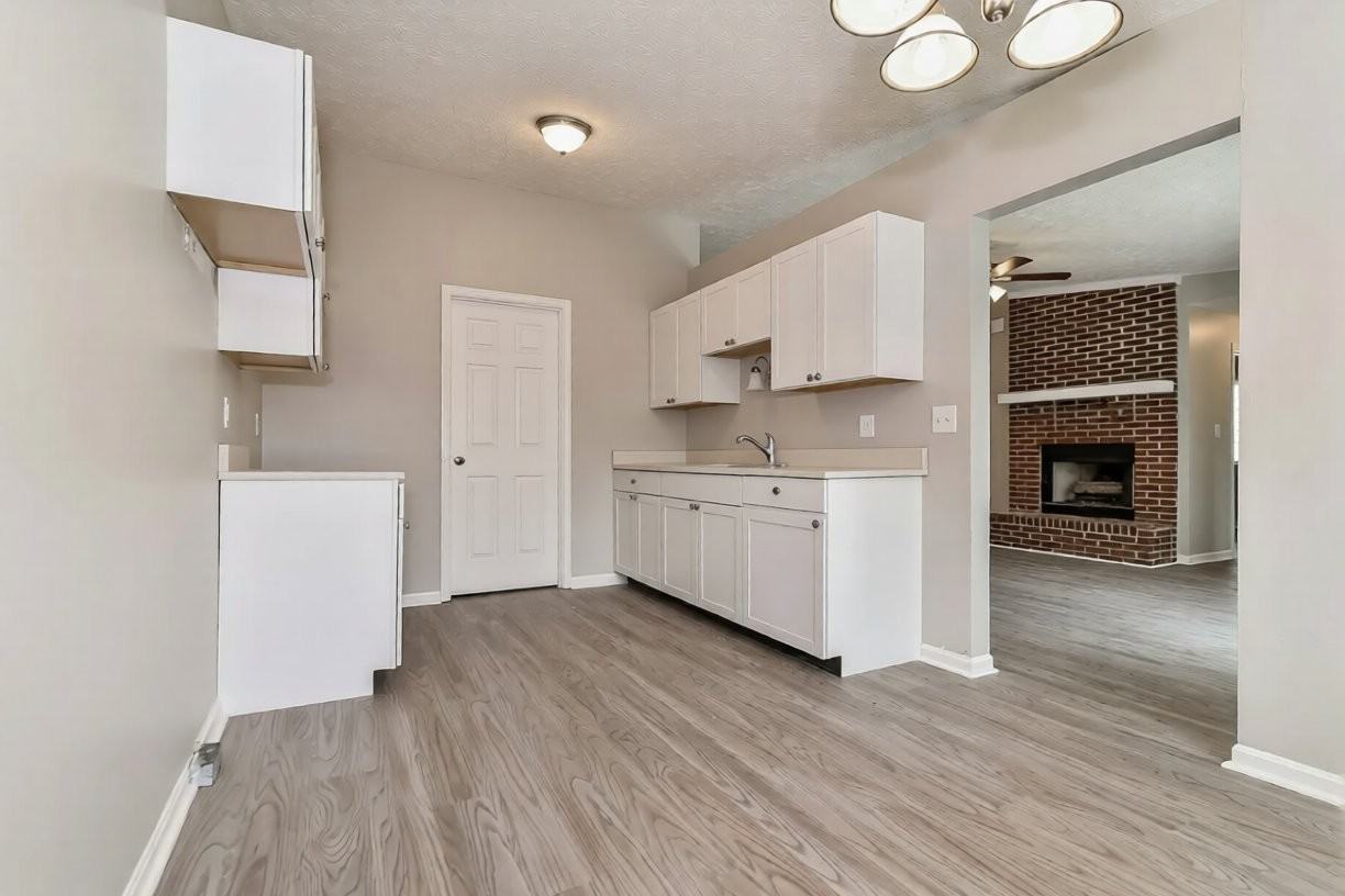 1825 Keystone Lakes Dr - Photo 4 of 11