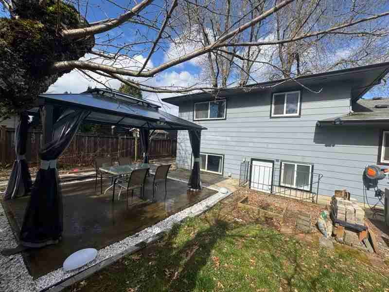 14422 Ne Shaver St - Photo 6 of 17