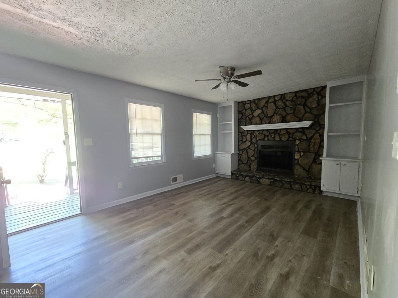 6577 Ardmoor Dr - Photo 2 of 15