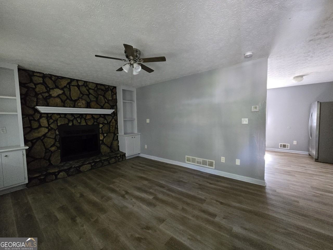 6577 Ardmoor Dr - Photo 3 of 15