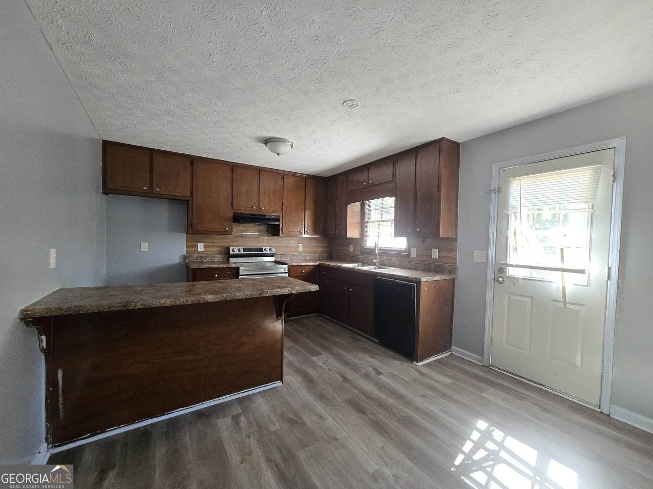 6577 Ardmoor Dr - Photo 5 of 15