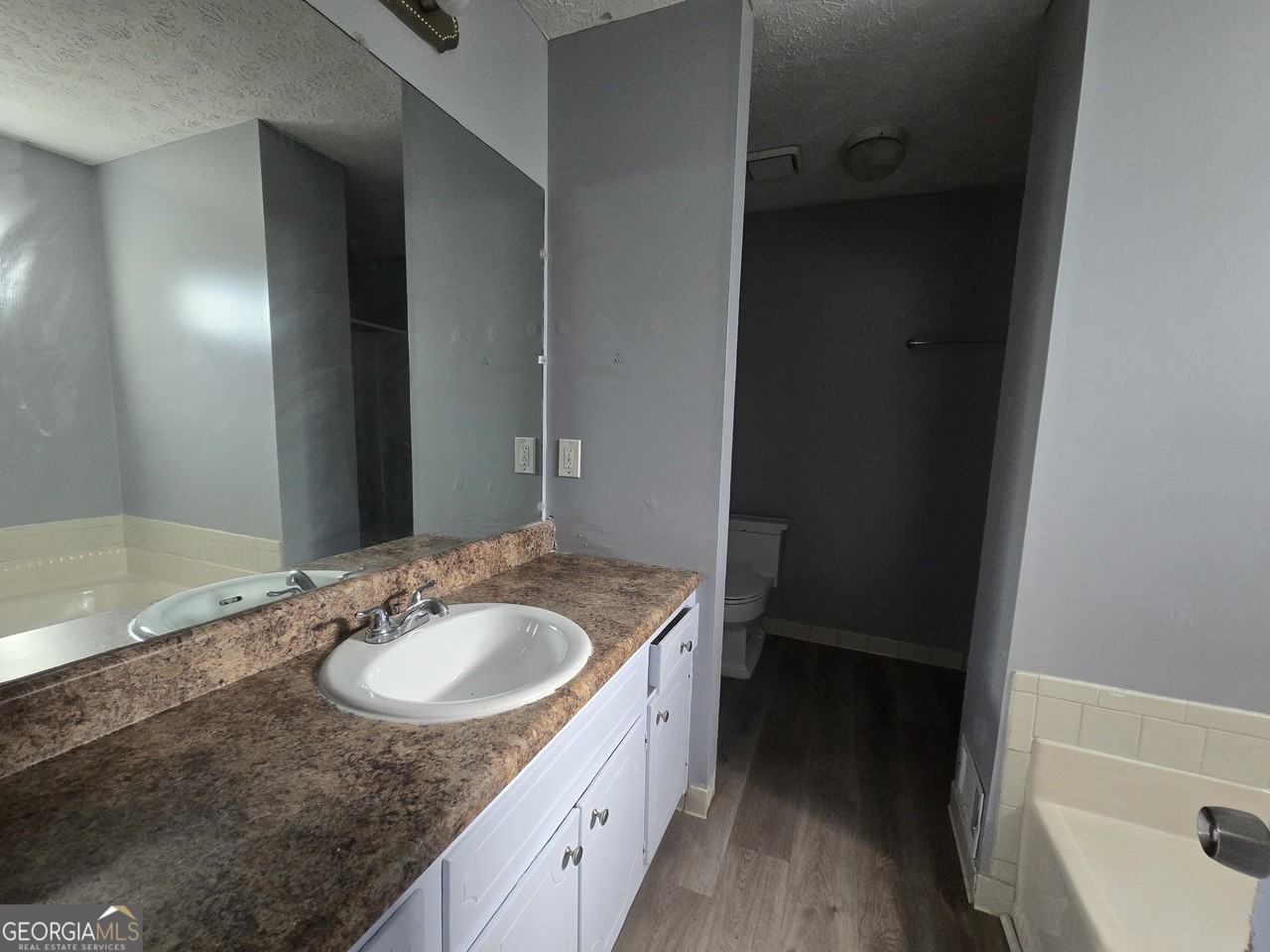 6577 Ardmoor Dr - Photo 6 of 15