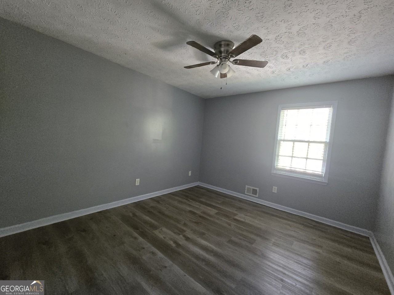 6577 Ardmoor Dr - Photo 7 of 15