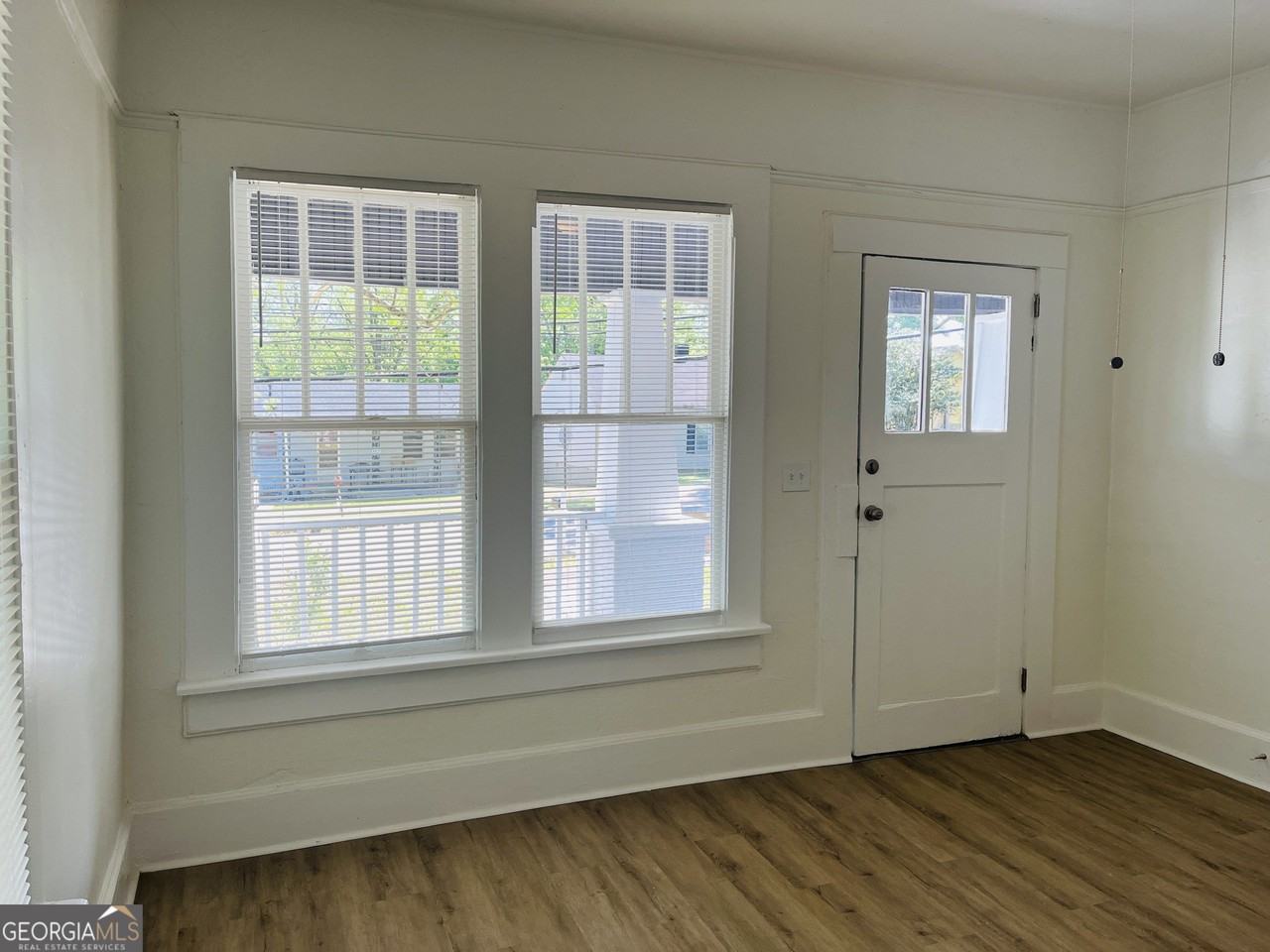 410 Alford St - Photo 4 of 23