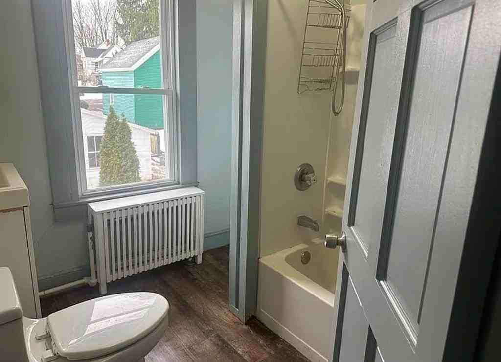 404 Exchange Ave - Photo 3 of 9