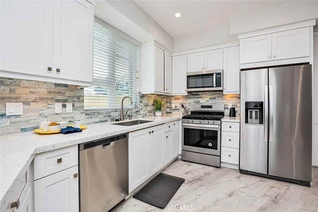 10718 Acama St #401 - Photo 5 of 9