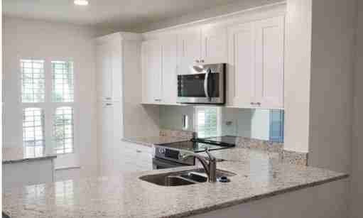 1135 Dover Ct - Photo 5 of 16