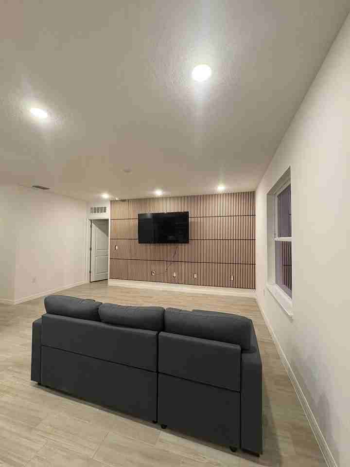 268 Pioneer Ave Ne - Photo 2 of 12