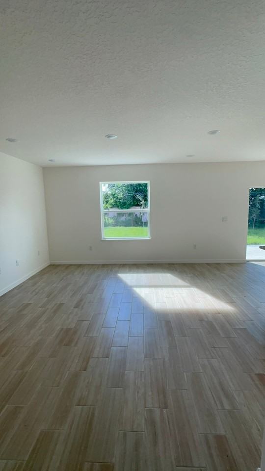 268 Pioneer Ave Ne - Photo 5 of 12