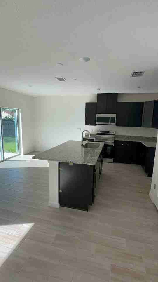 268 Pioneer Ave Ne - Photo 7 of 12