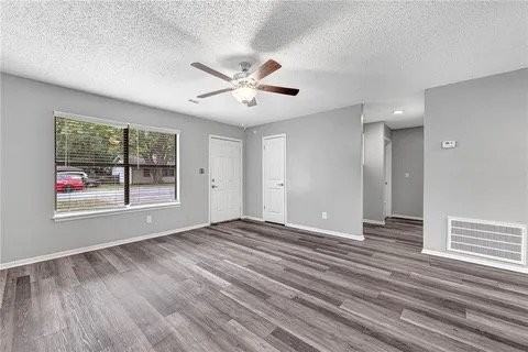2732 N Sierra Ave - Photo 2 of 12