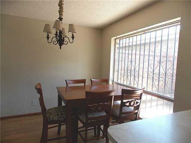 504 E University Ave - Photo 4 of 11