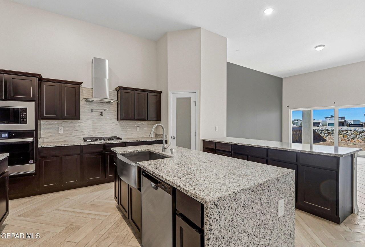 925 Louisiana Down Ave - Photo 7 of 31