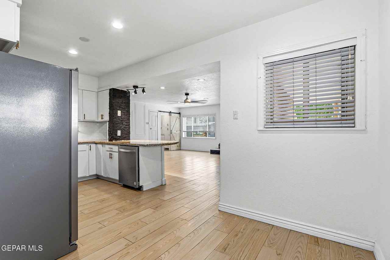 513 Cardon St - Photo 4 of 31