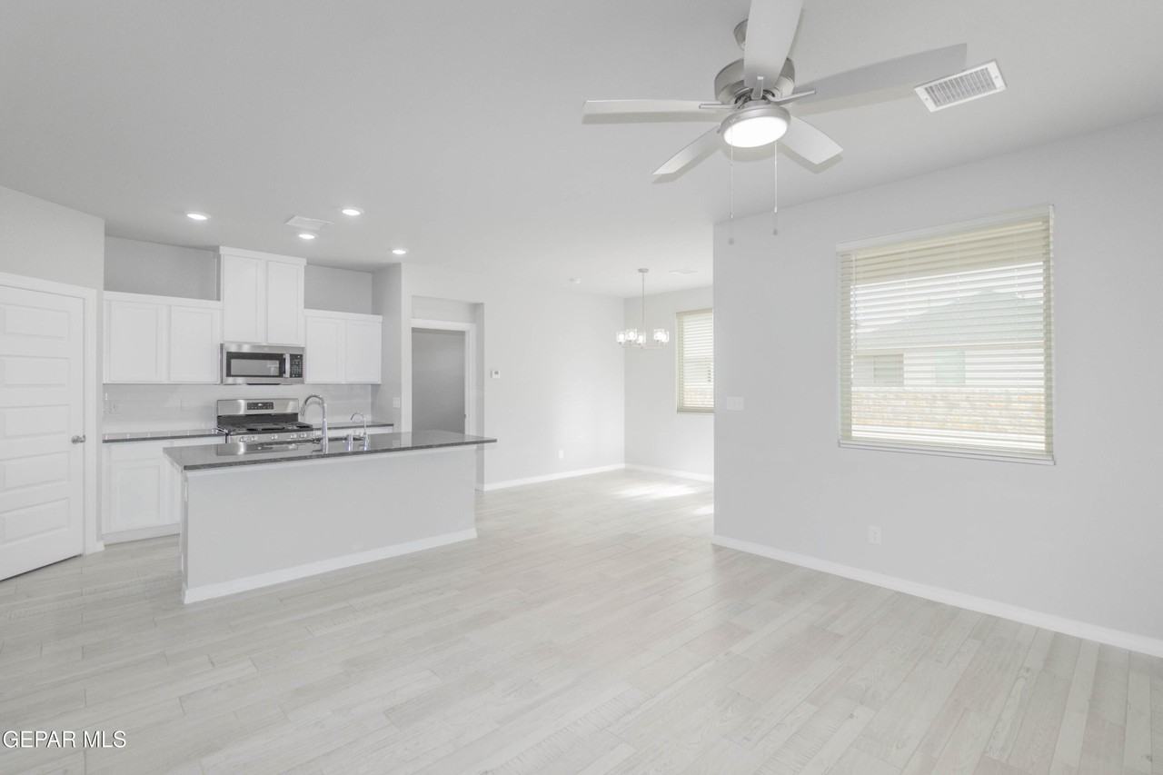 13821 Madero Ave - Photo 2 of 48