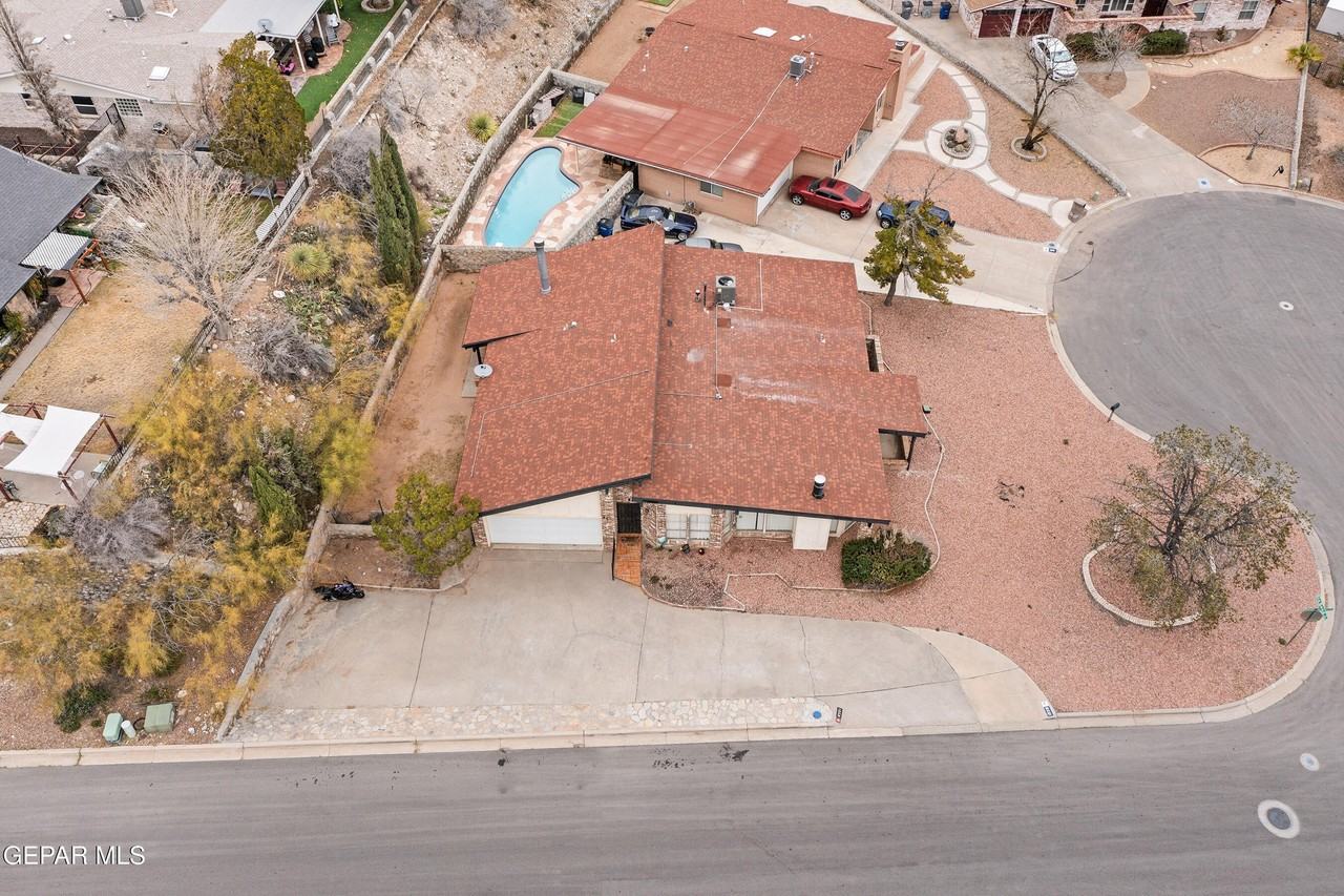 8201 Big Bend Dr - Photo 4 of 41