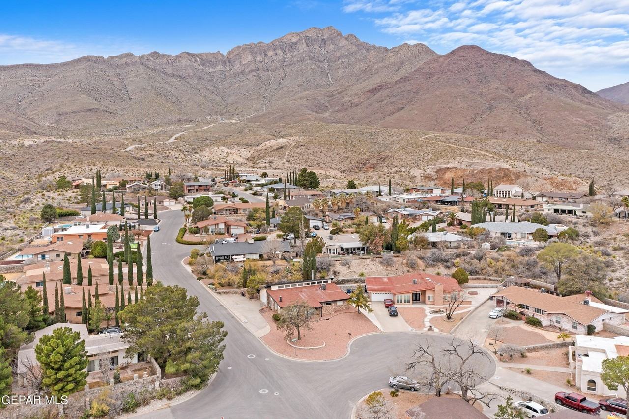 8201 Big Bend Dr - Photo 6 of 41