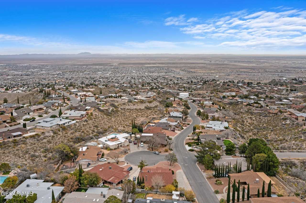 8201 Big Bend Dr - Photo 7 of 41