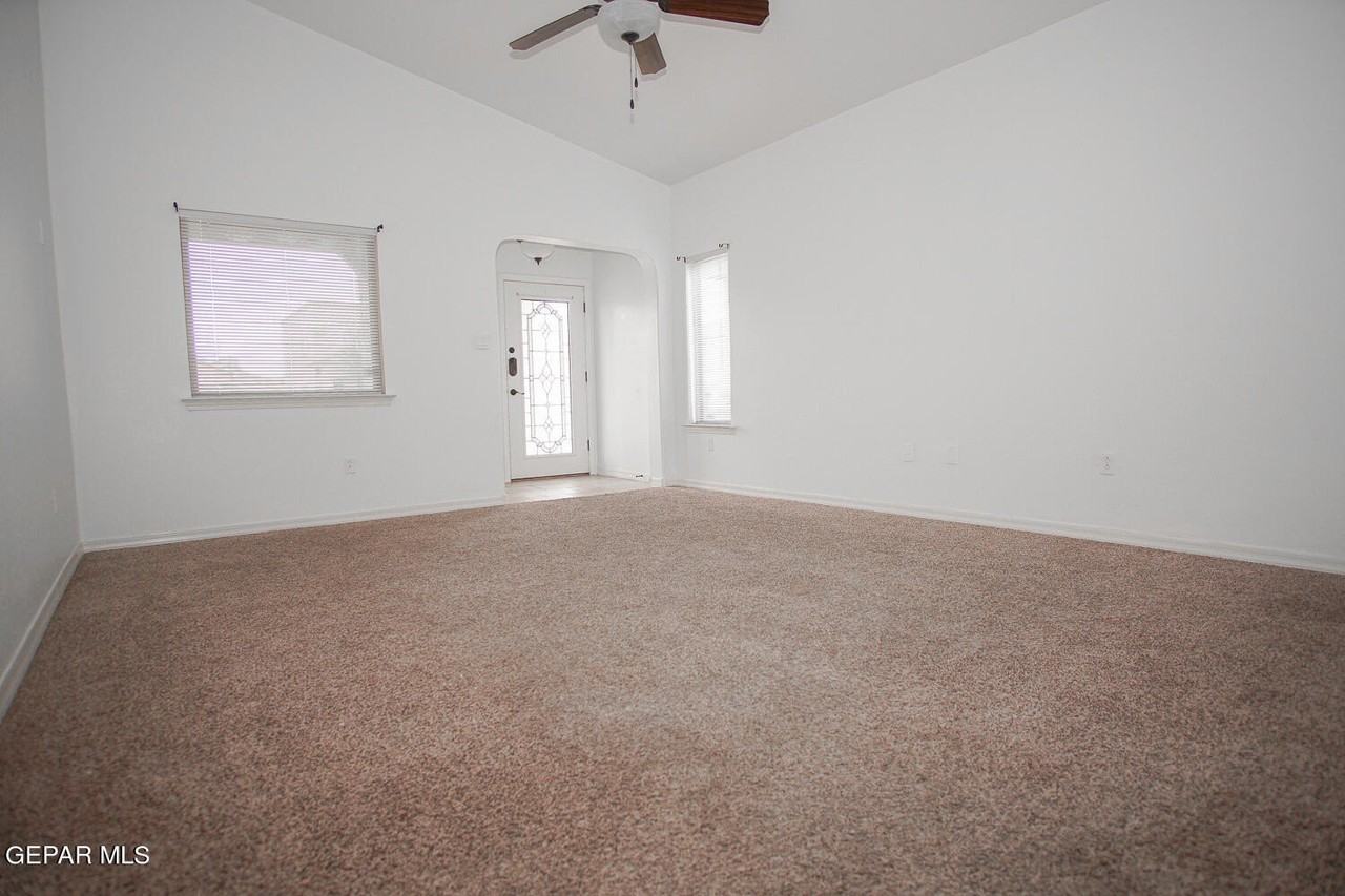 14604 Spanish Point Dr - Photo 4 of 28