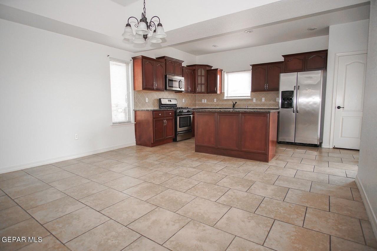 14604 Spanish Point Dr - Photo 5 of 28