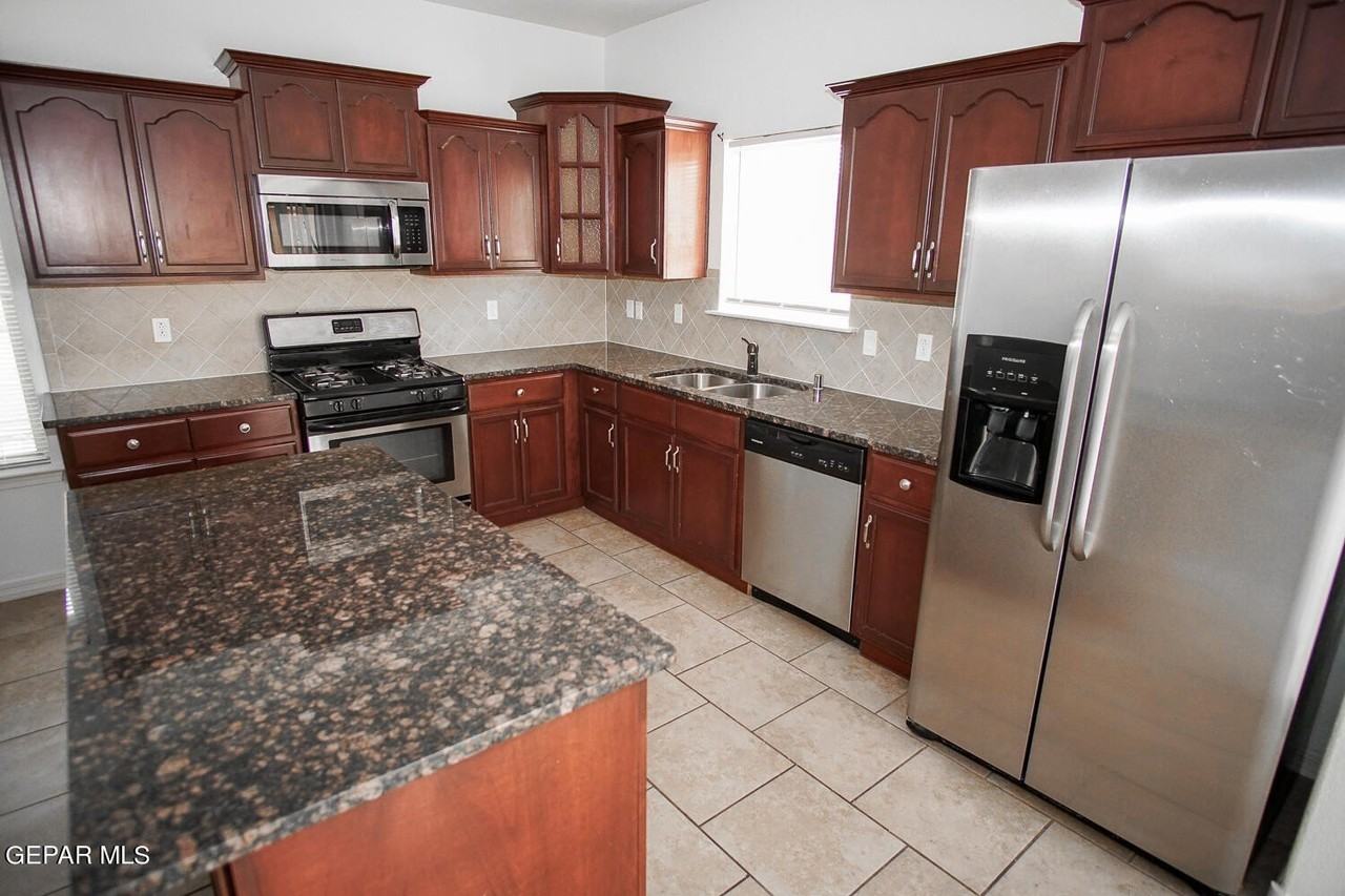 14604 Spanish Point Dr - Photo 7 of 28