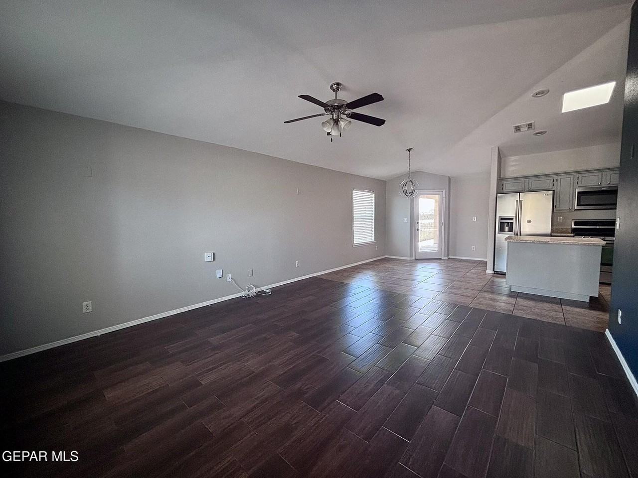 14416 Spanish Point Dr - Photo 3 of 10