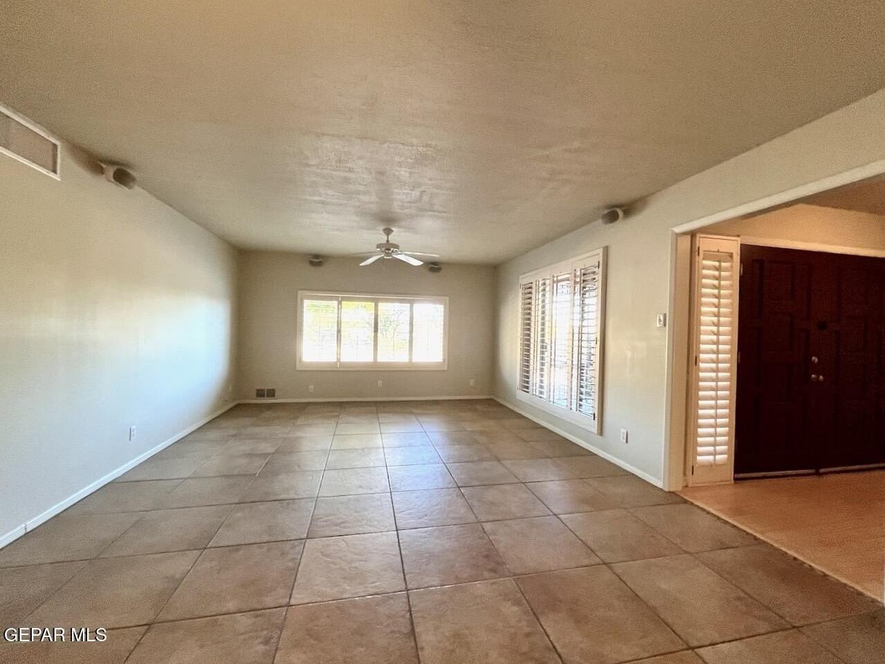 3807 Okeefe Dr - Photo 2 of 31
