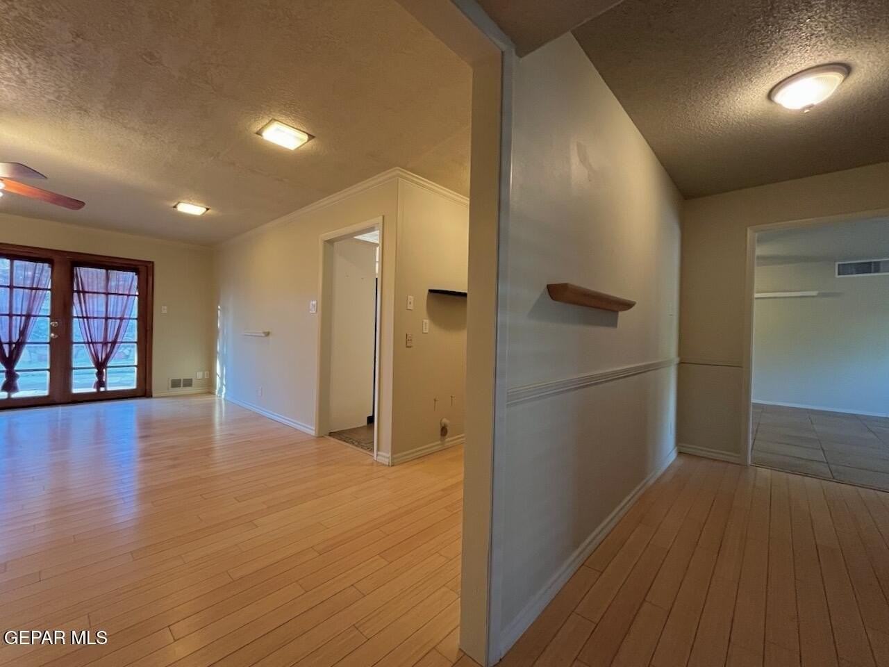 3807 Okeefe Dr - Photo 3 of 31